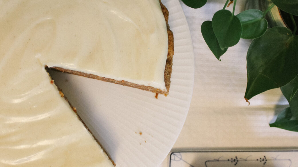 Gulerodskagen med den bedste cream-cheese frosting